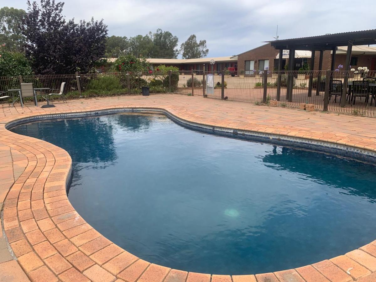 Newell Motor Inn Narrandera Exterior foto